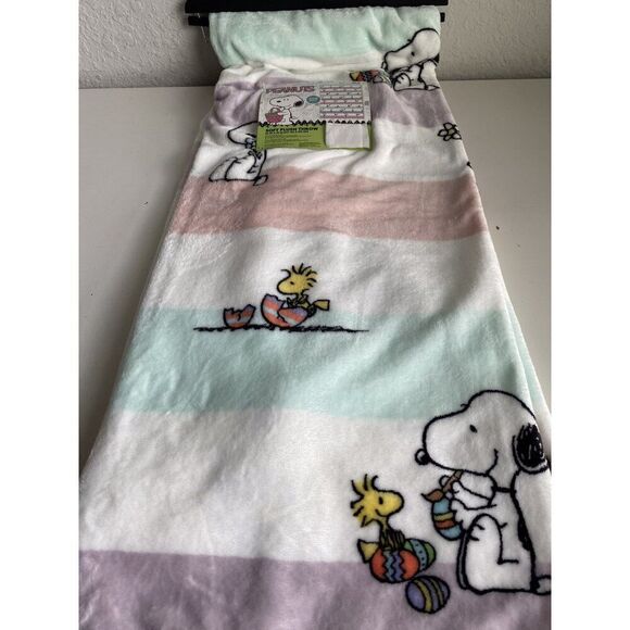 Peanuts Snoopy Woodstock Spring Easter Eggs 50 X 70" Throw Blanket Blue Pink NEW - Picture 3 of 16